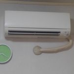 予算約30円。とれる!とれた!エアコン(クーラー)の嫌な臭い。早速、試すと臭いが消えた!