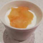 白桃果実の杏仁豆腐